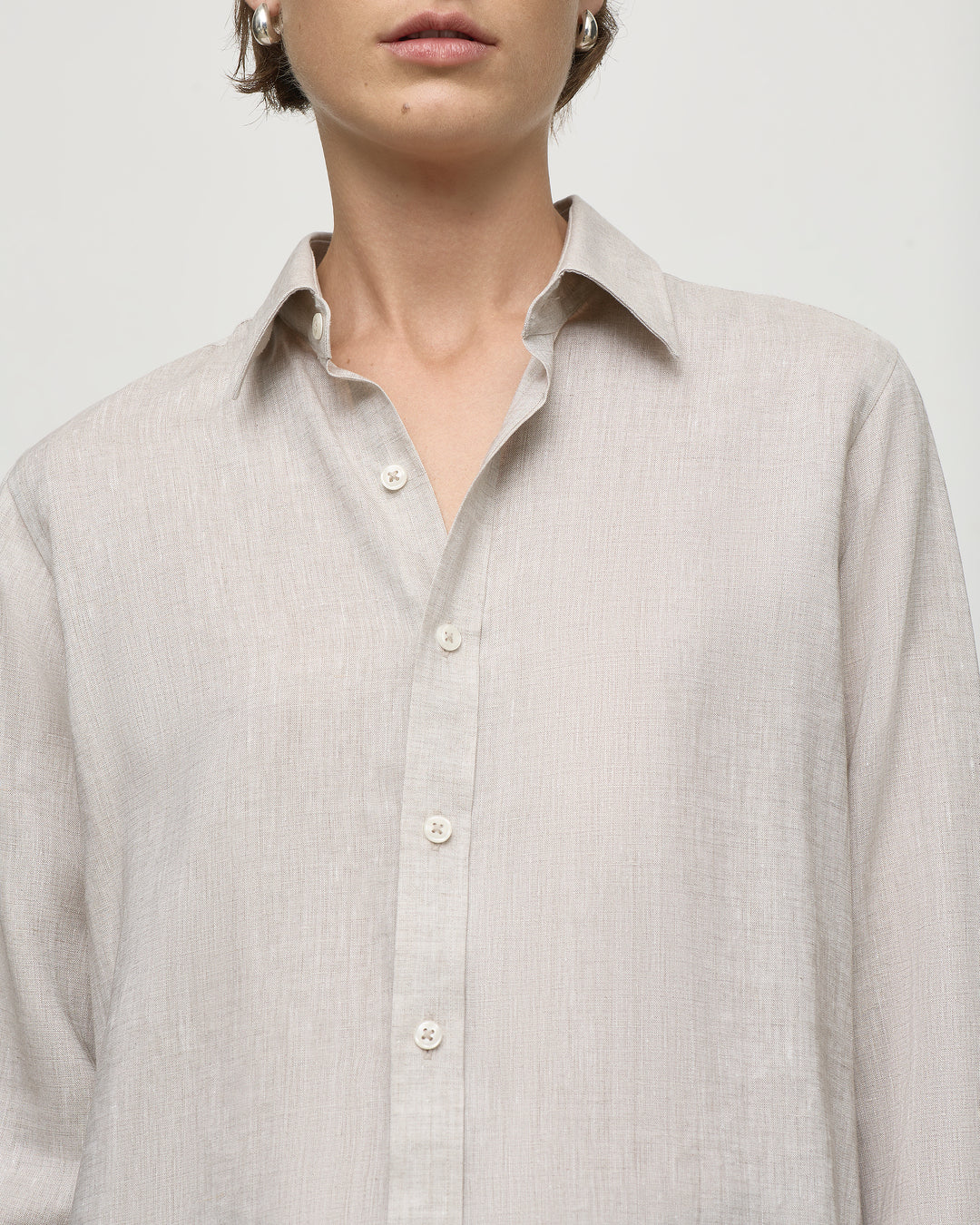 Atelier Shirt in Oyster Linen