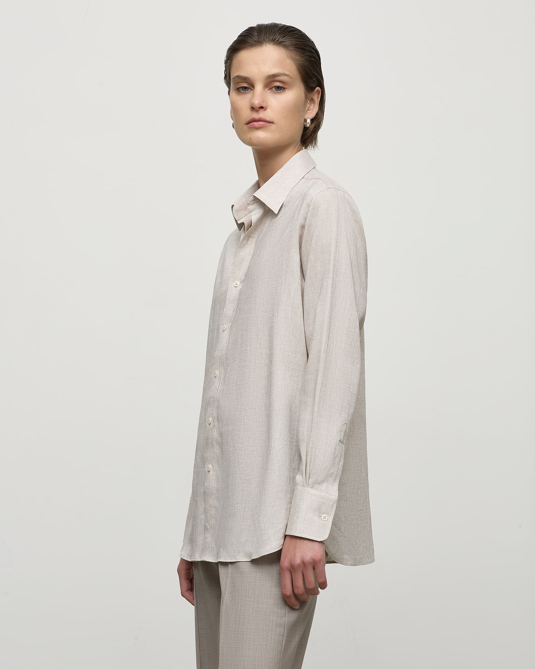 Atelier Shirt in Oyster Linen