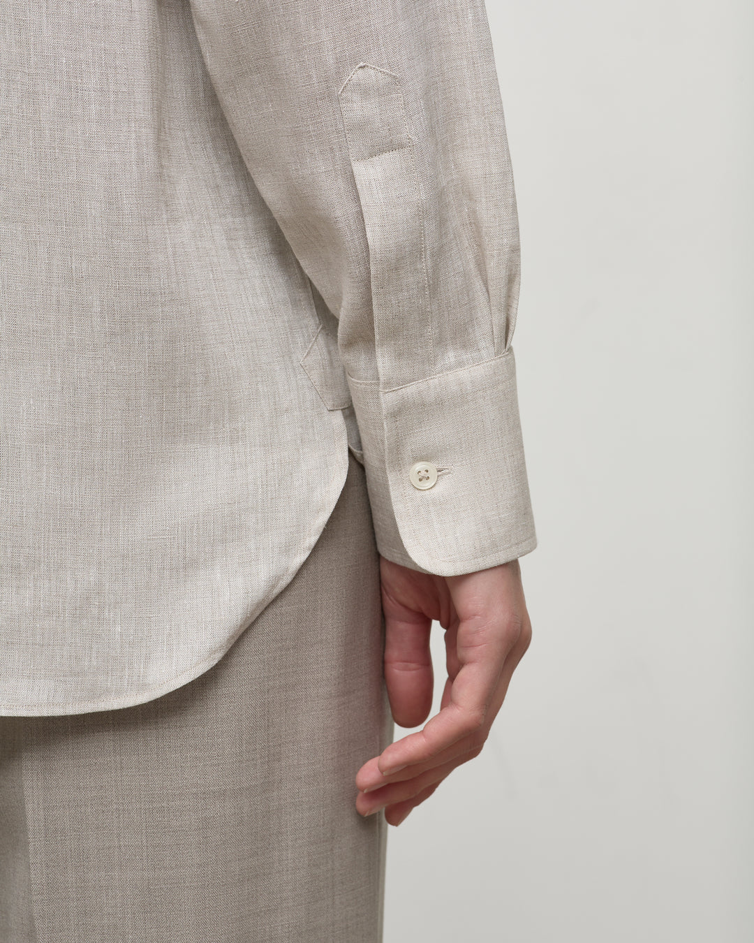 Atelier Shirt in Oyster Linen