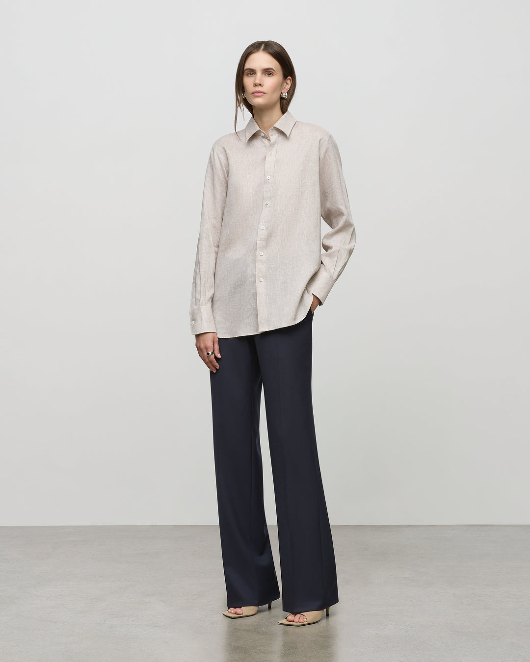 Atelier Shirt in Oyster Linen