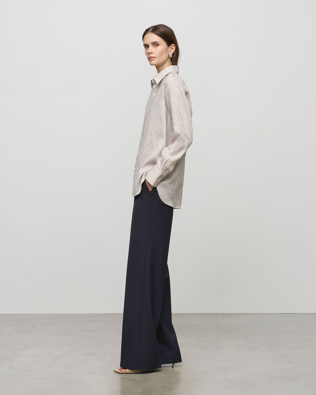 Atelier Shirt in Oyster Linen
